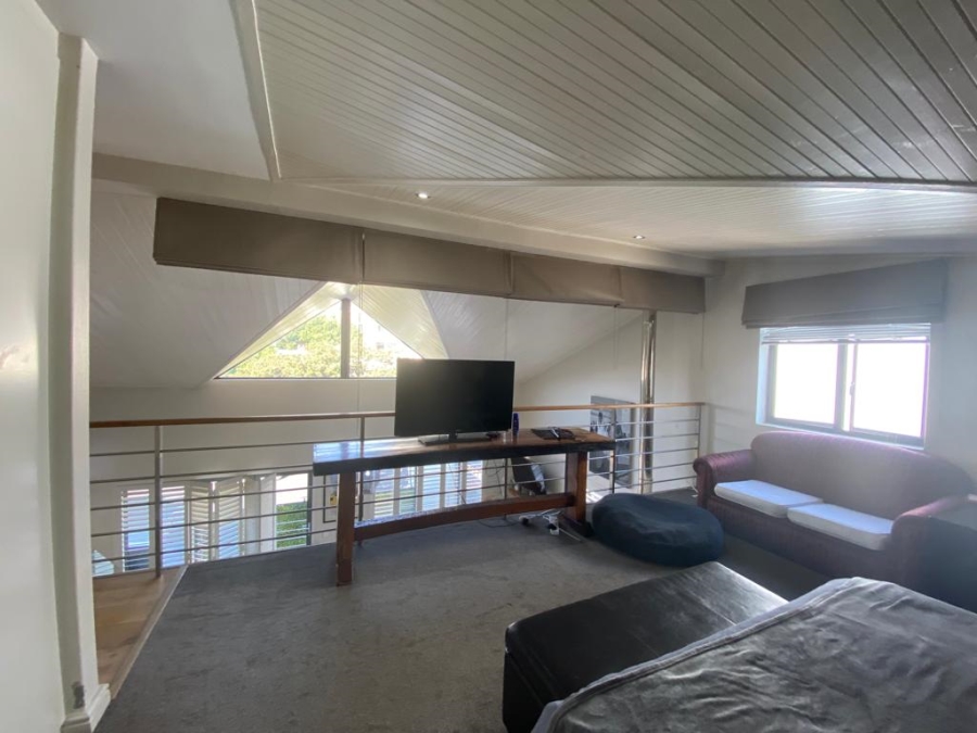 2 Bedroom Property for Sale in Vredehoek Western Cape
